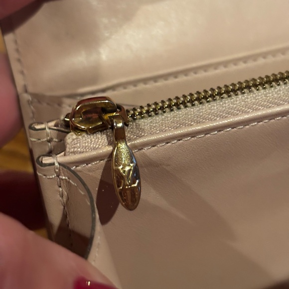 LOUIS VUITTON Vernis Sarah Bifold Wallet. - Picture 15 of 15